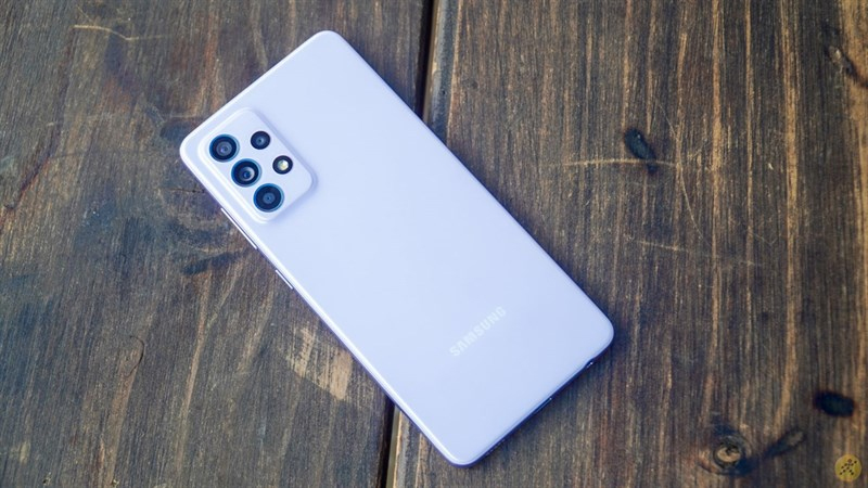 Mặt lưng m&aacute;y l&agrave;m bằng nhựa